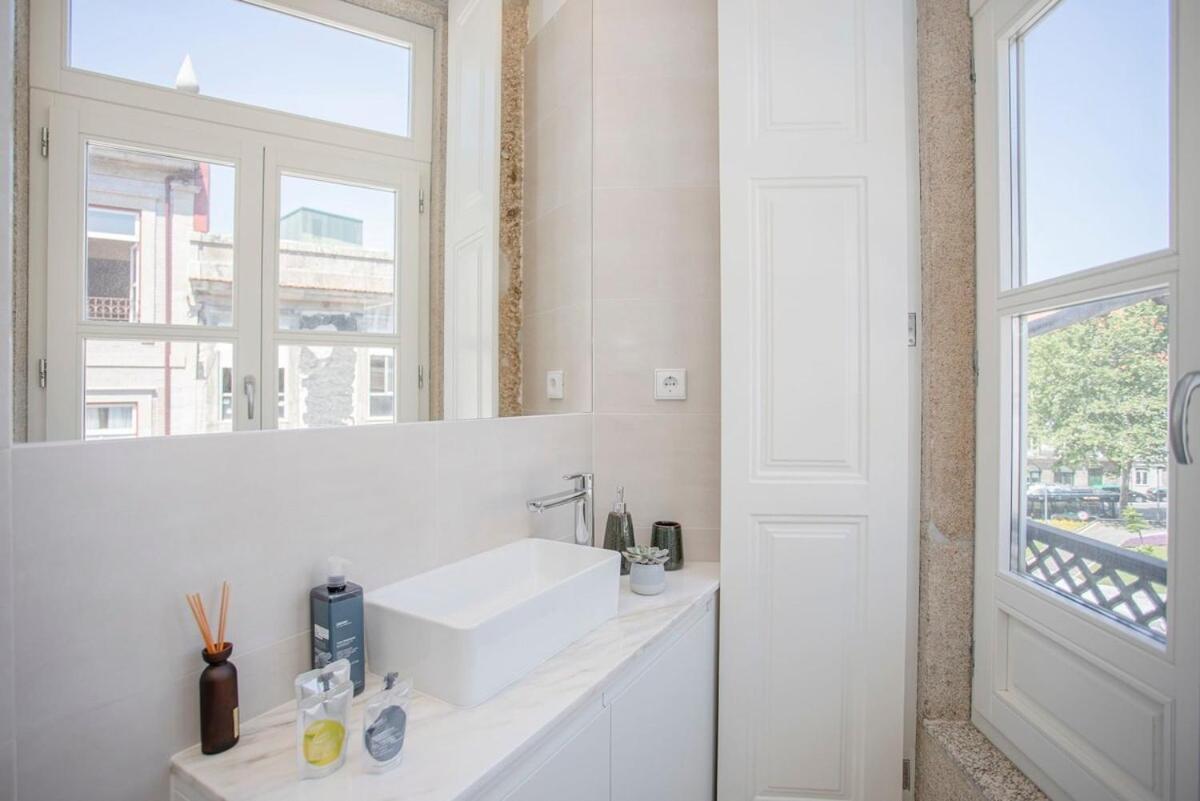 Liiiving In Porto - Aliados Stone Apartment Kültér fotó